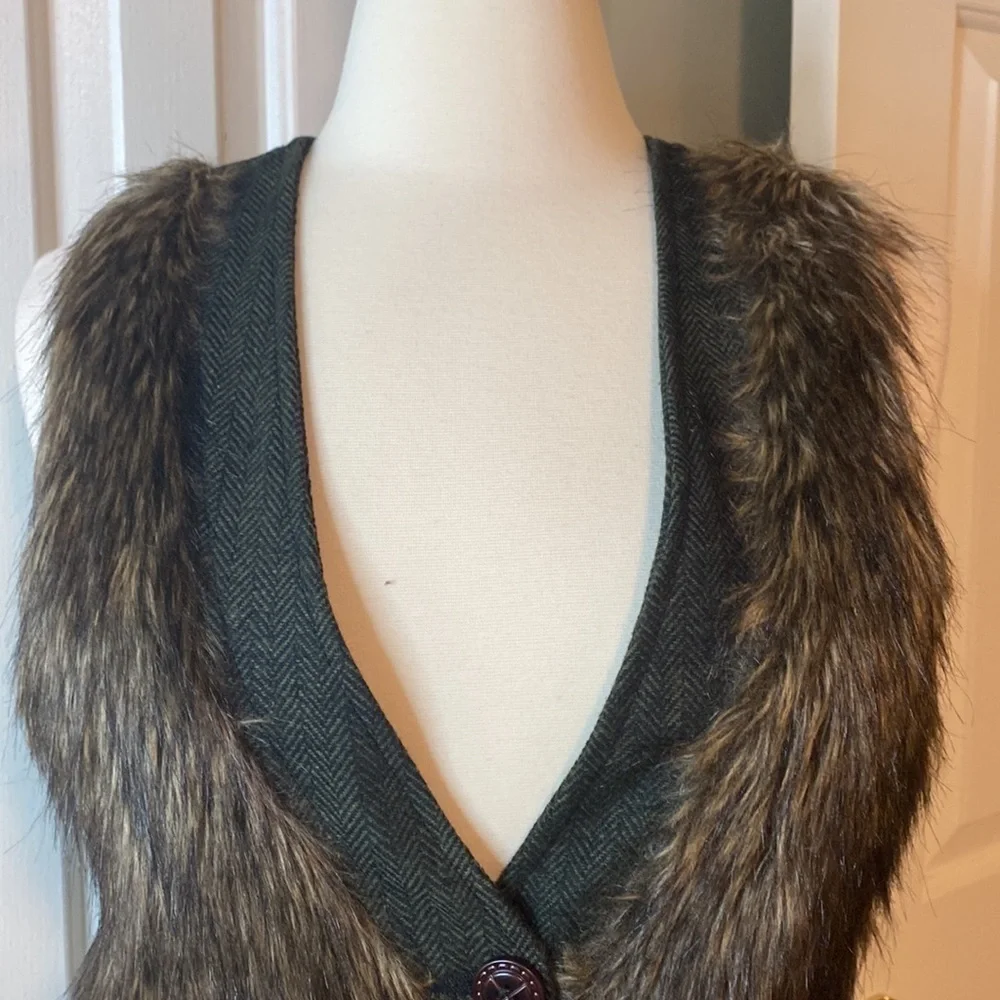 NWT Casual Faux Fur & Tweed 3 Button Vest Size Small